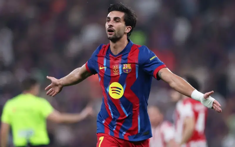 مانشستر يونايتد يتلقى عرضاً لضم فيران توريس وسط تحركات برشلونة لبيع المهاجم